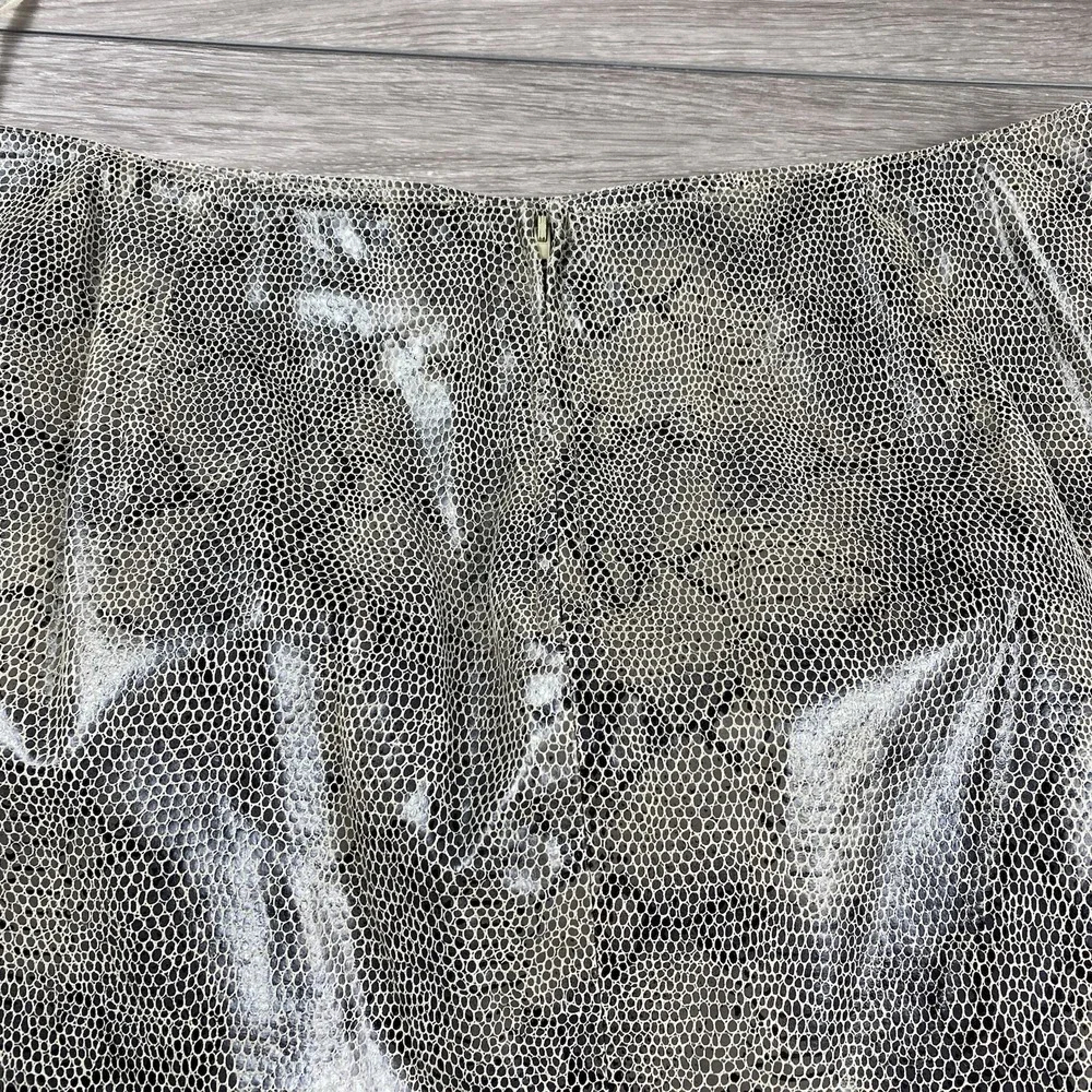 Vintage Gianni Women's Leather Knee‎ Length Skirt Snakeskin Gray Large- Read